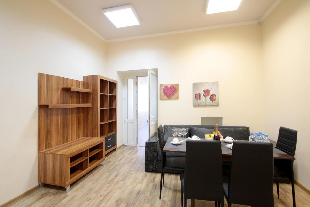 Deluxe Apartments 1326 Lviv Exterior photo